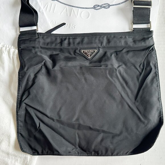 Vintage PRADA Vela Flat Messenger Bag Black Nylon - Great Condition - Picture 3 of 12